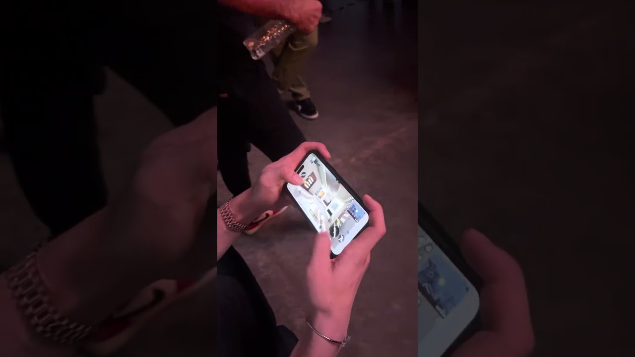 Tawanchai was unfazed playing Call of Duty before the Ceremonial Weigh ins & Faceoffs  ⁠